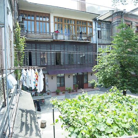 Apartment In Purtseladze Street ティビリシ エクステリア 写真