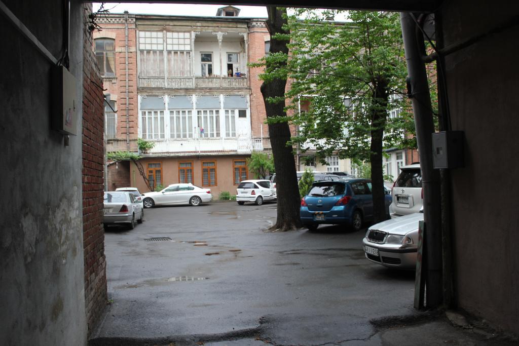 Apartment In Purtseladze Street ティビリシ エクステリア 写真