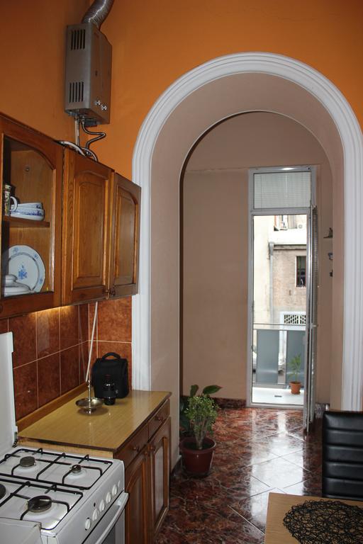 Apartment In Purtseladze Street ティビリシ エクステリア 写真