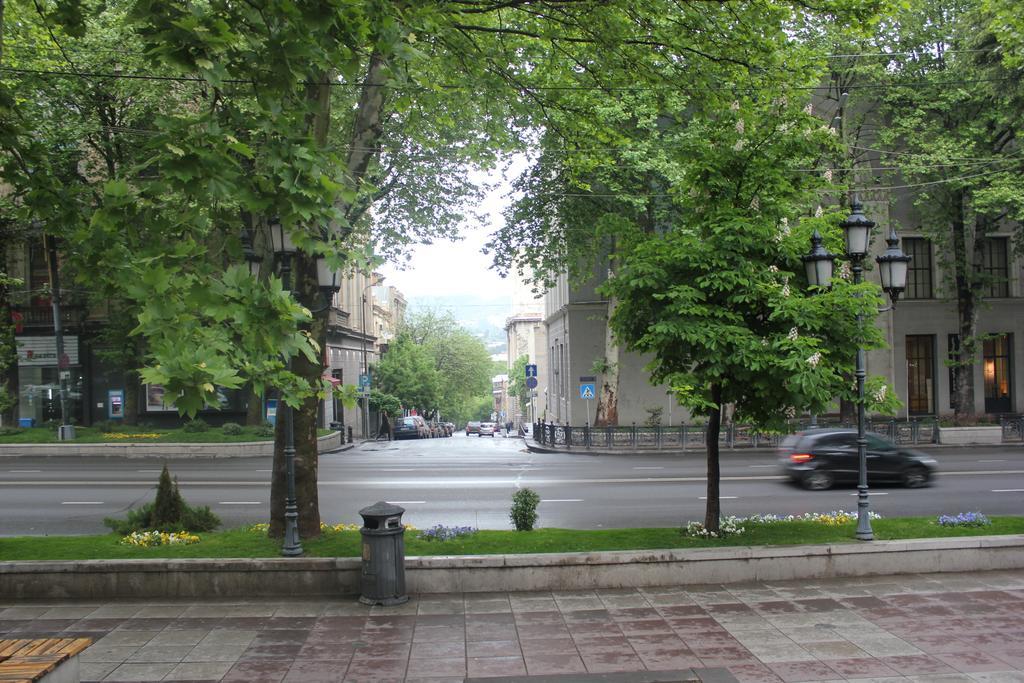 Apartment In Purtseladze Street ティビリシ エクステリア 写真