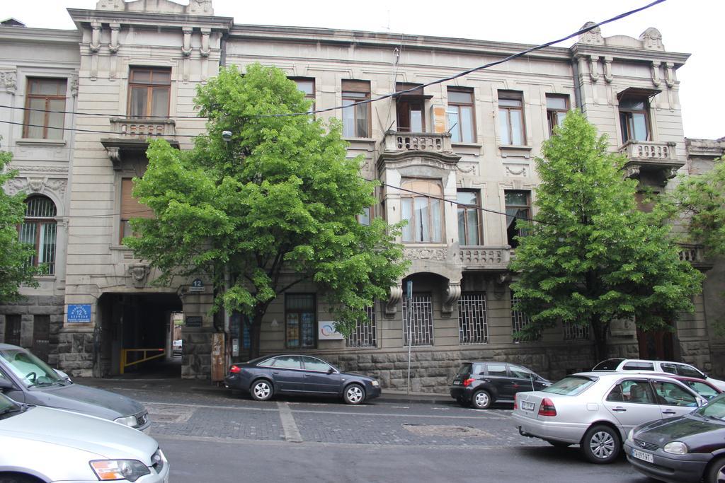 Apartment In Purtseladze Street ティビリシ エクステリア 写真