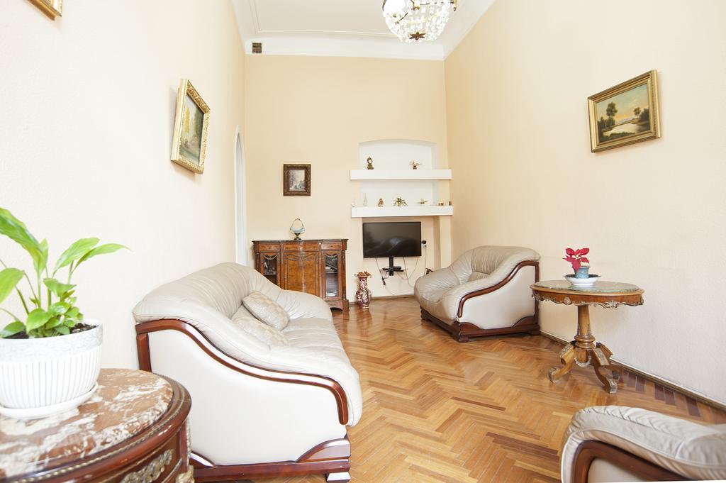 Apartment In Purtseladze Street ティビリシ エクステリア 写真