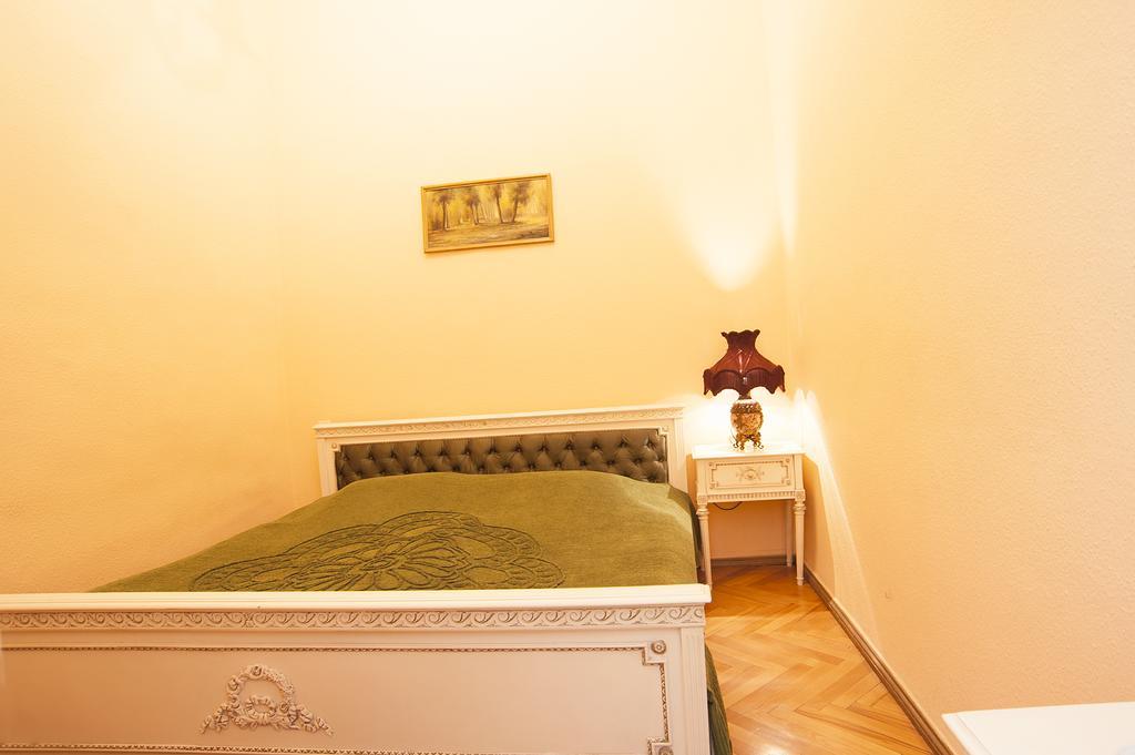 Apartment In Purtseladze Street ティビリシ エクステリア 写真